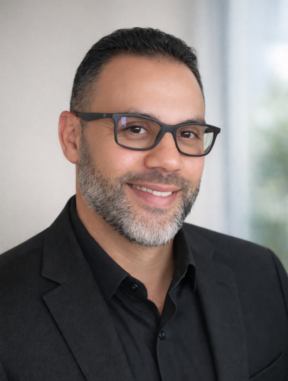 Portrait d'Ahmed ABAGHLI, fondateur de Lil & Co Services